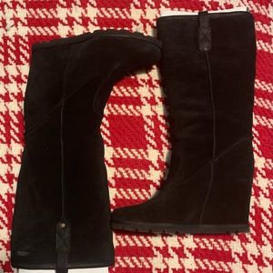Ugg Black wedge NEVER WORN Size 9 Very cute/comfortable but just collecting dust